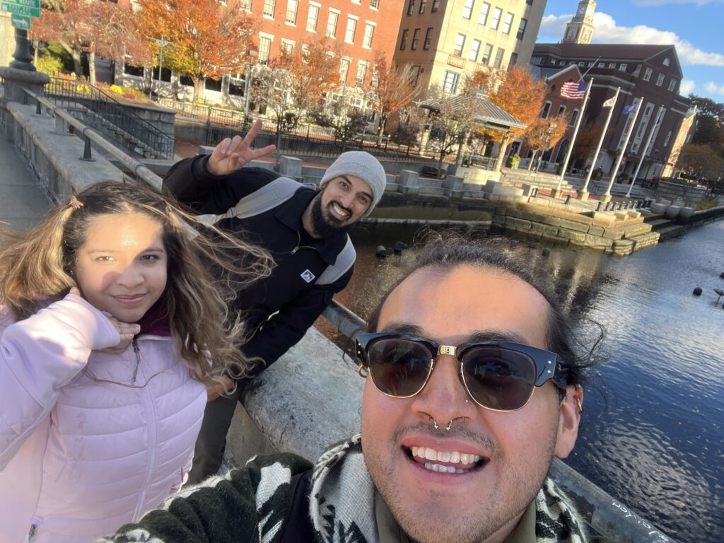 A selfie of the EntreNos team members