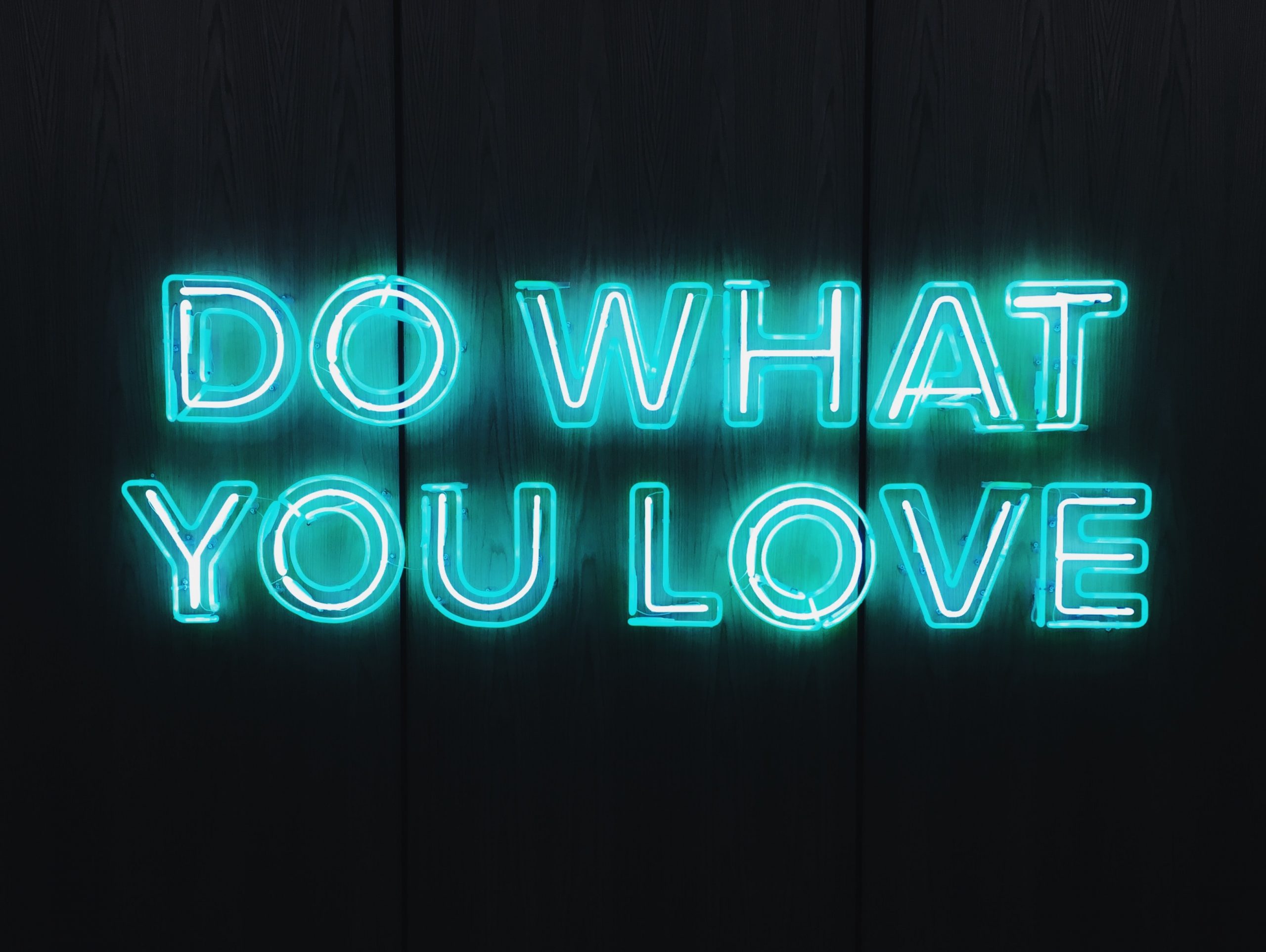 riz-mooney-IbngTBpNuMA-unsplash Neon sign, stating "do what you love"